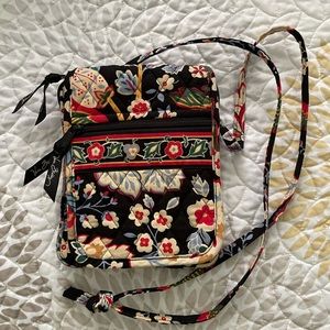 EUC Vera Bradley crossbody in Versailles